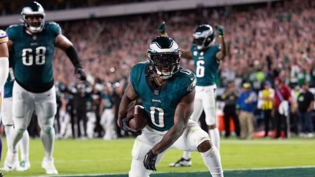 Philadelphia Eagles RB D’Andre Swift celebrates a touchdown in Week 2.